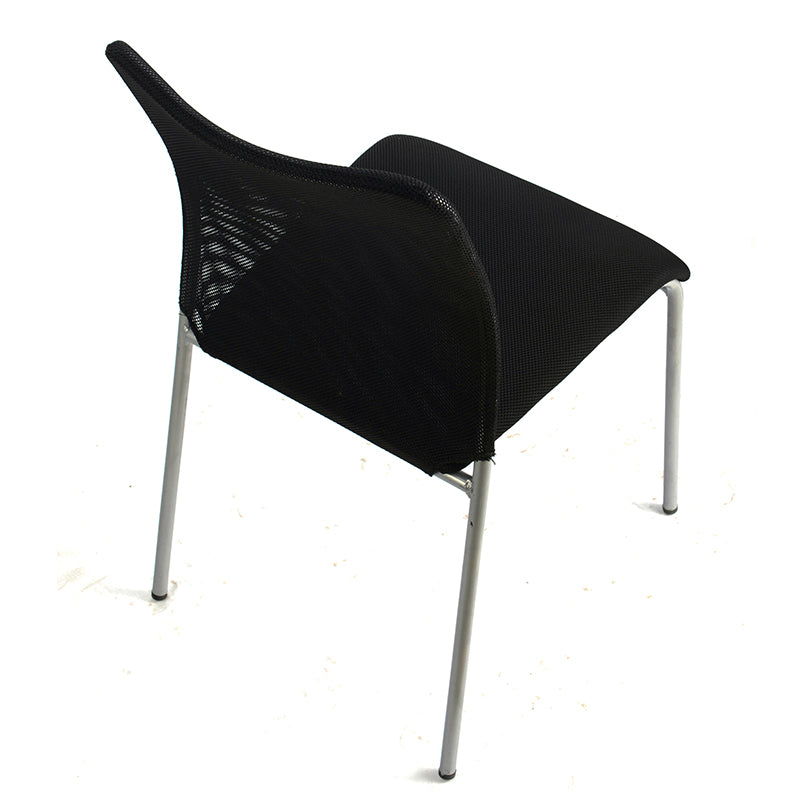 Breathable Mesh Office & Conference Chair Sleek Minimalist Design Sturdy Metal Legs for Workstations & Meeting Spaces